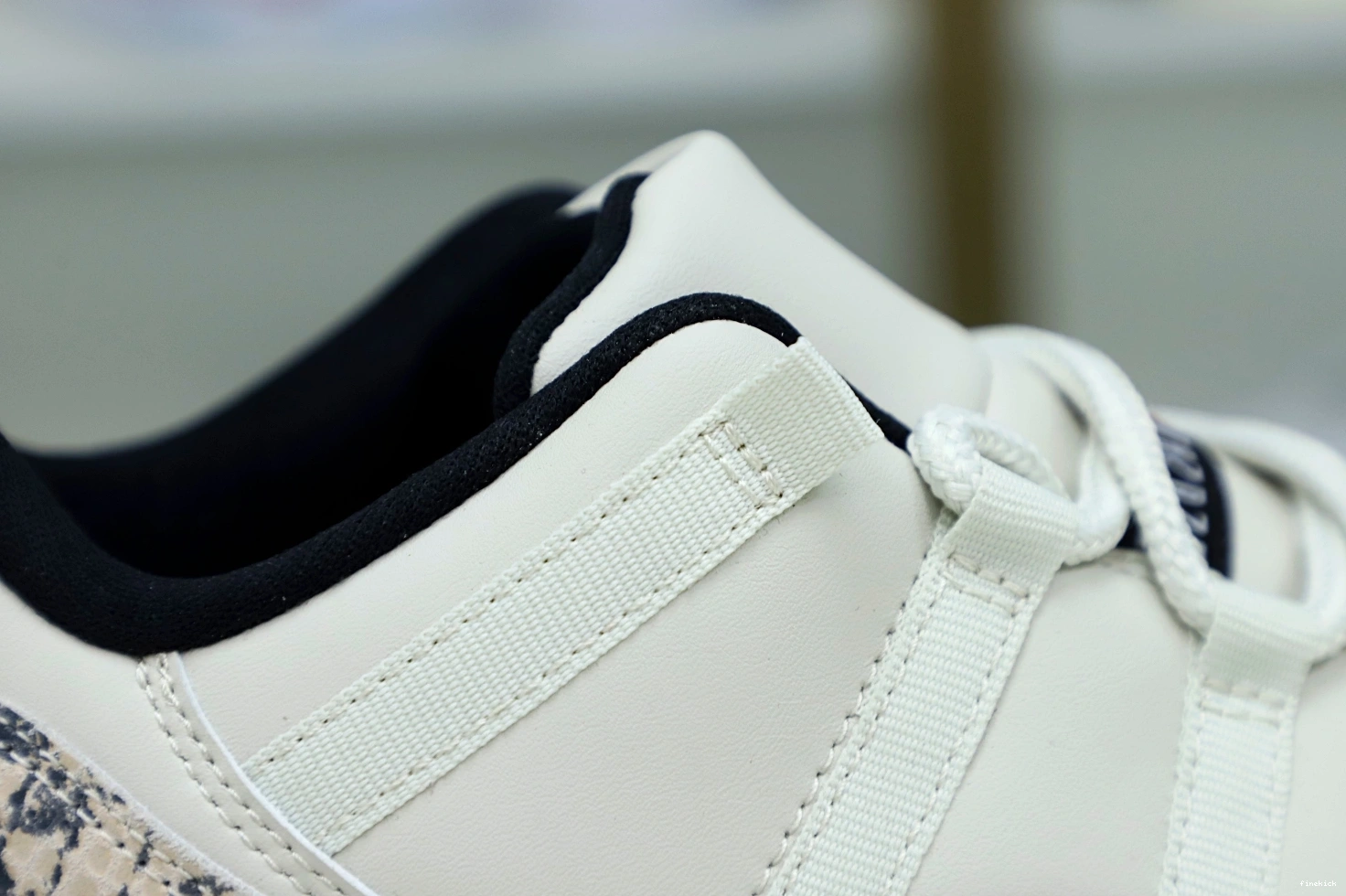 BONE 11 JORDAN LIGHT SNAKESKIN AIR LOW 1012